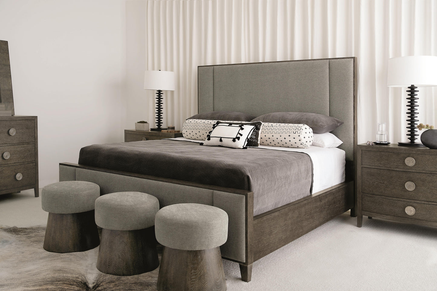 Luxury Linea Fabric Panel Bed Modern Italian Style for Villa