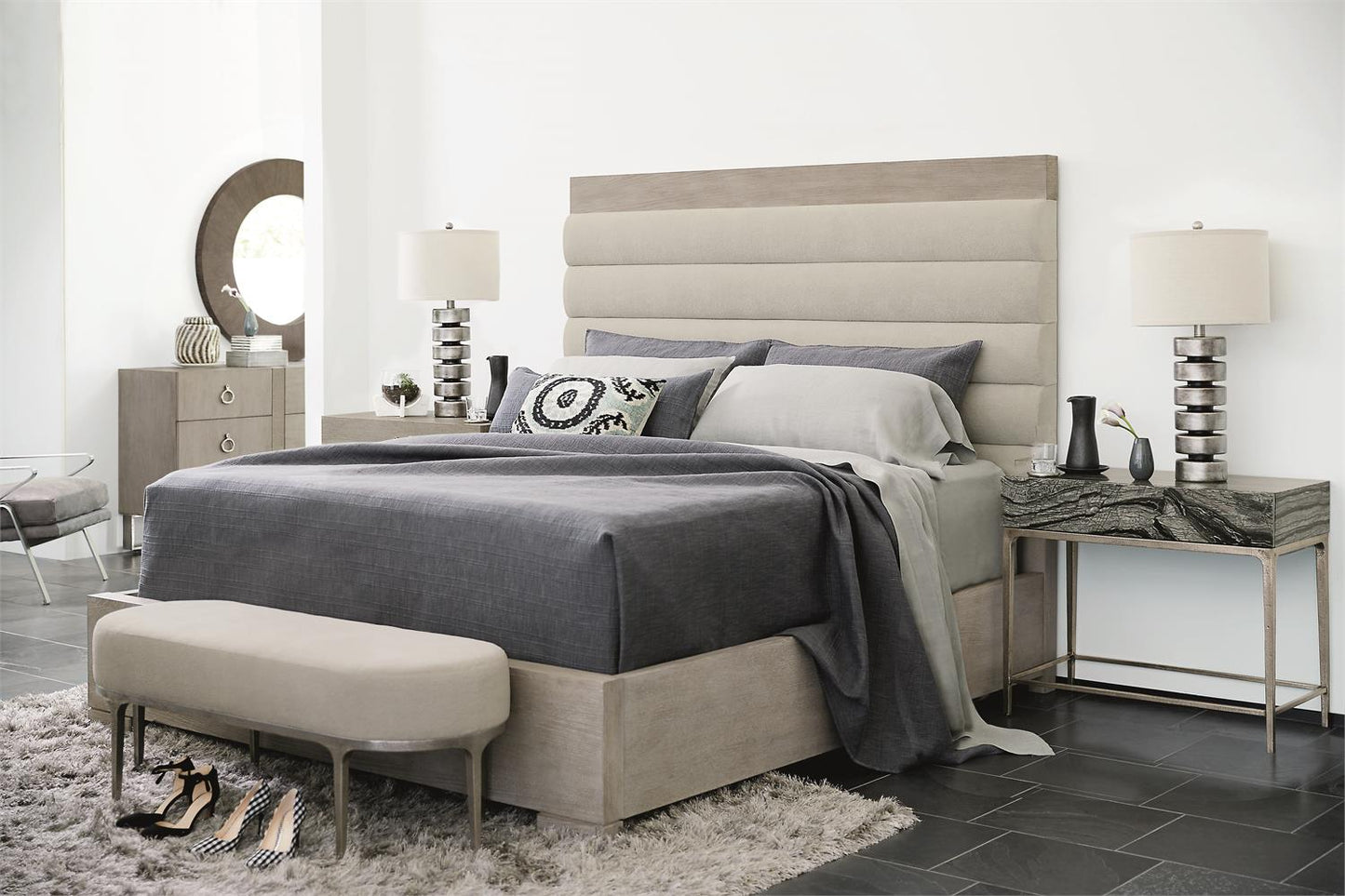 Luxury Linea Fabric Panel Bed Modern Italian Style for Villa