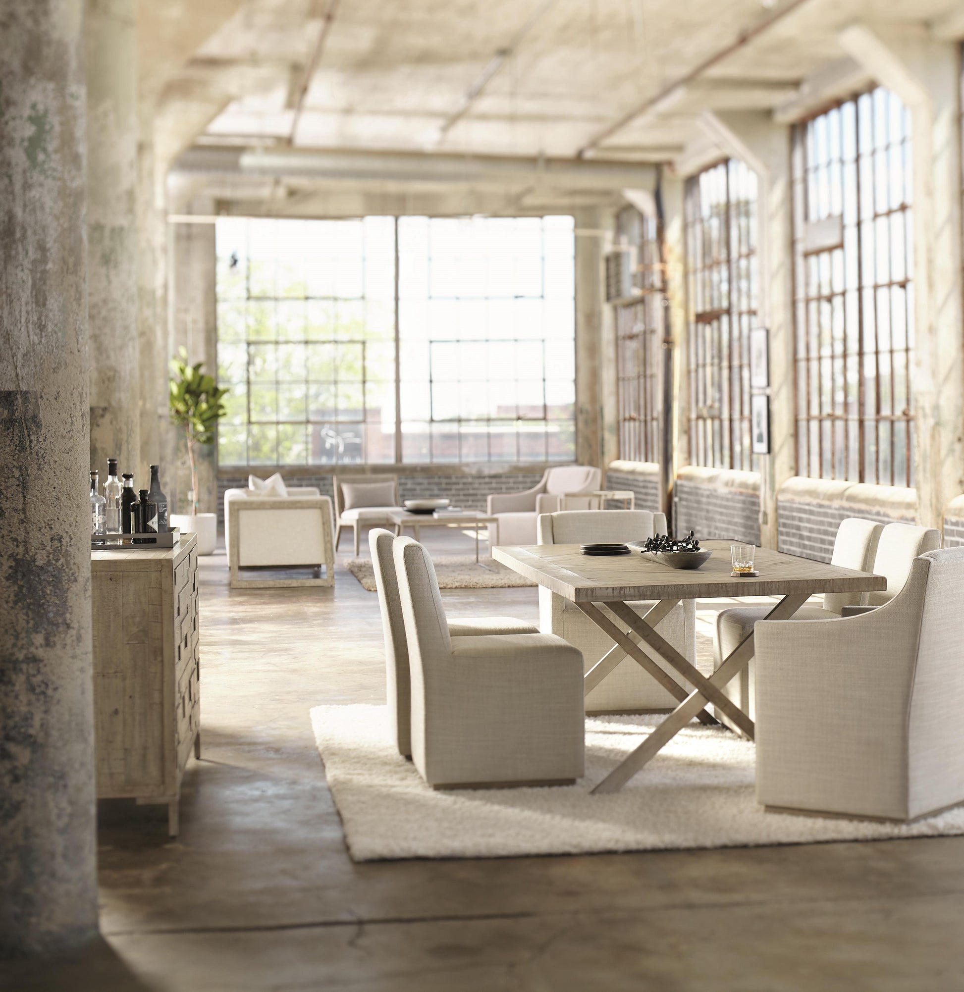 Luxury Milo Dining Table Modern Italian Style for Villa