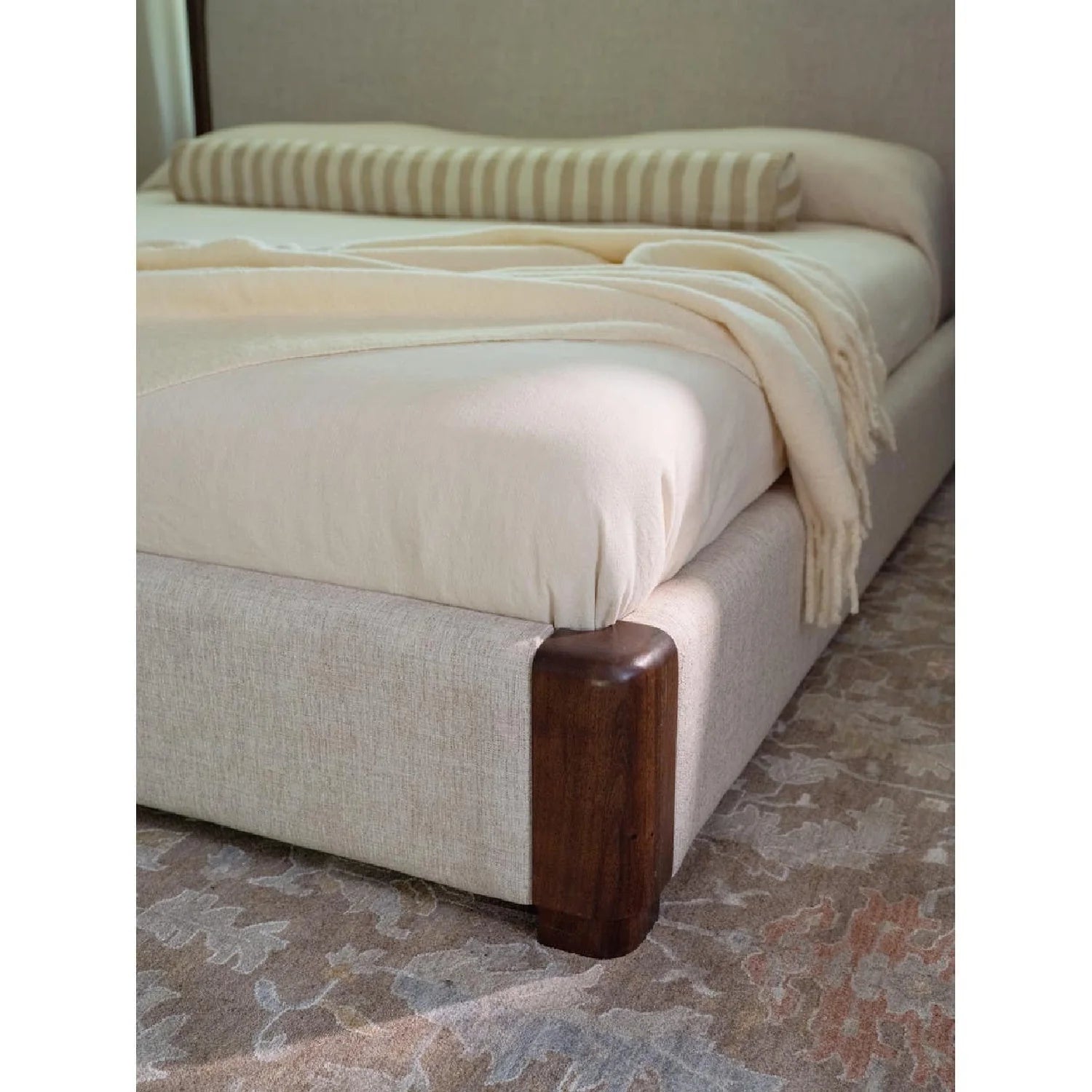 Luxury Modern Acacia Wood Bed European Style for Villa