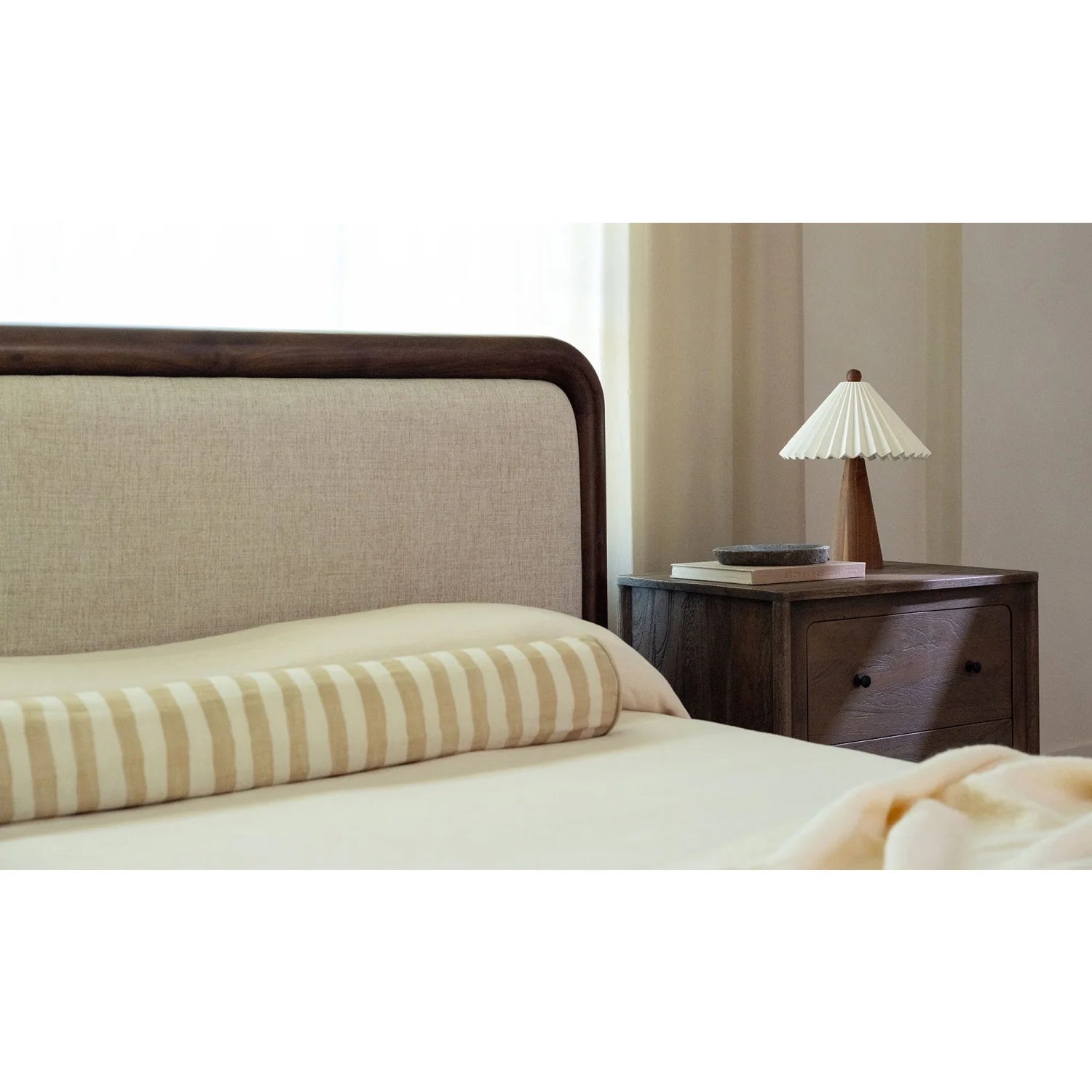 Luxury Modern Acacia Wood Bed European Style for Villa