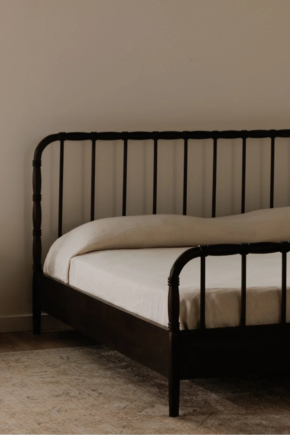 Luxury Modern Acacia Wood Bed European Style for Villa