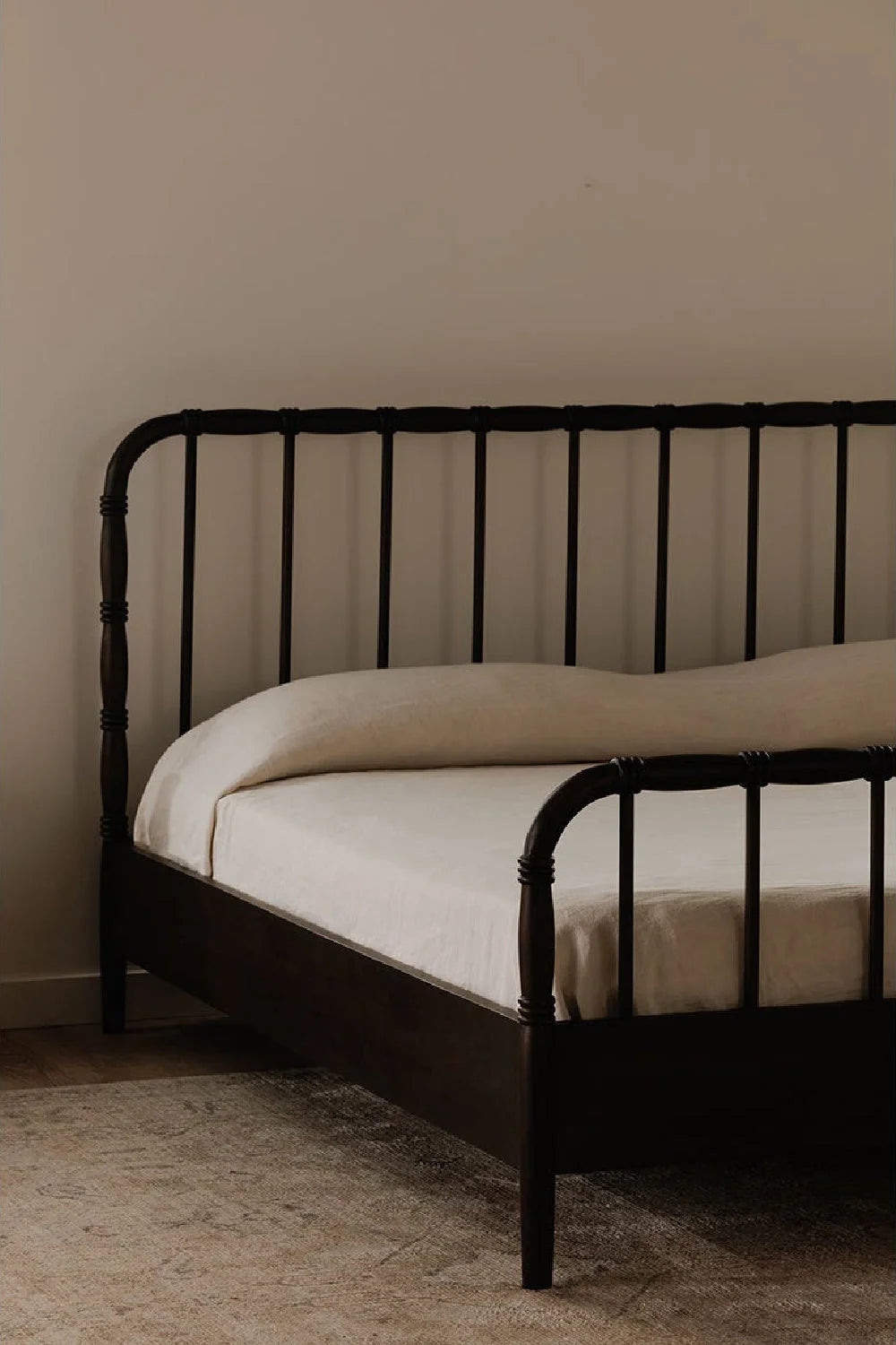 Luxury Modern Acacia Wood Bed European Style for Villa