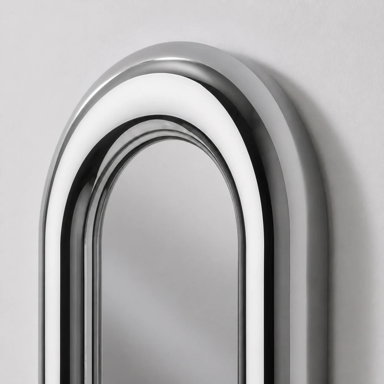 Luxury Modern Aperture Chrome Oval Mirror European Style for Villa