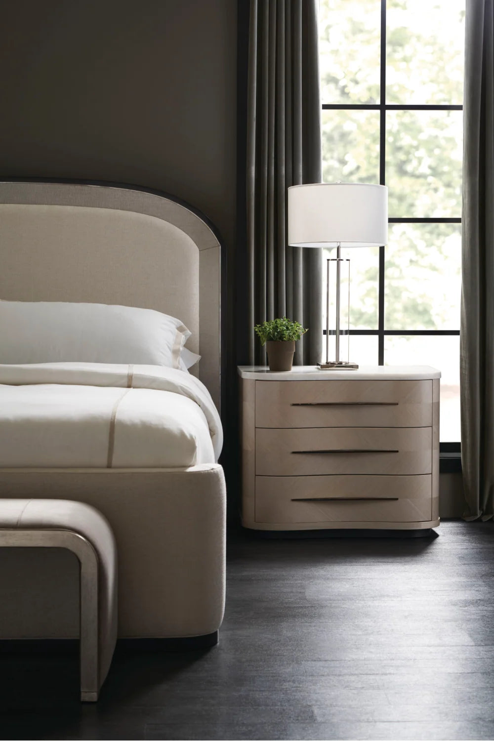 Luxury Modern Arched Upholstered Bed European Style for Villa