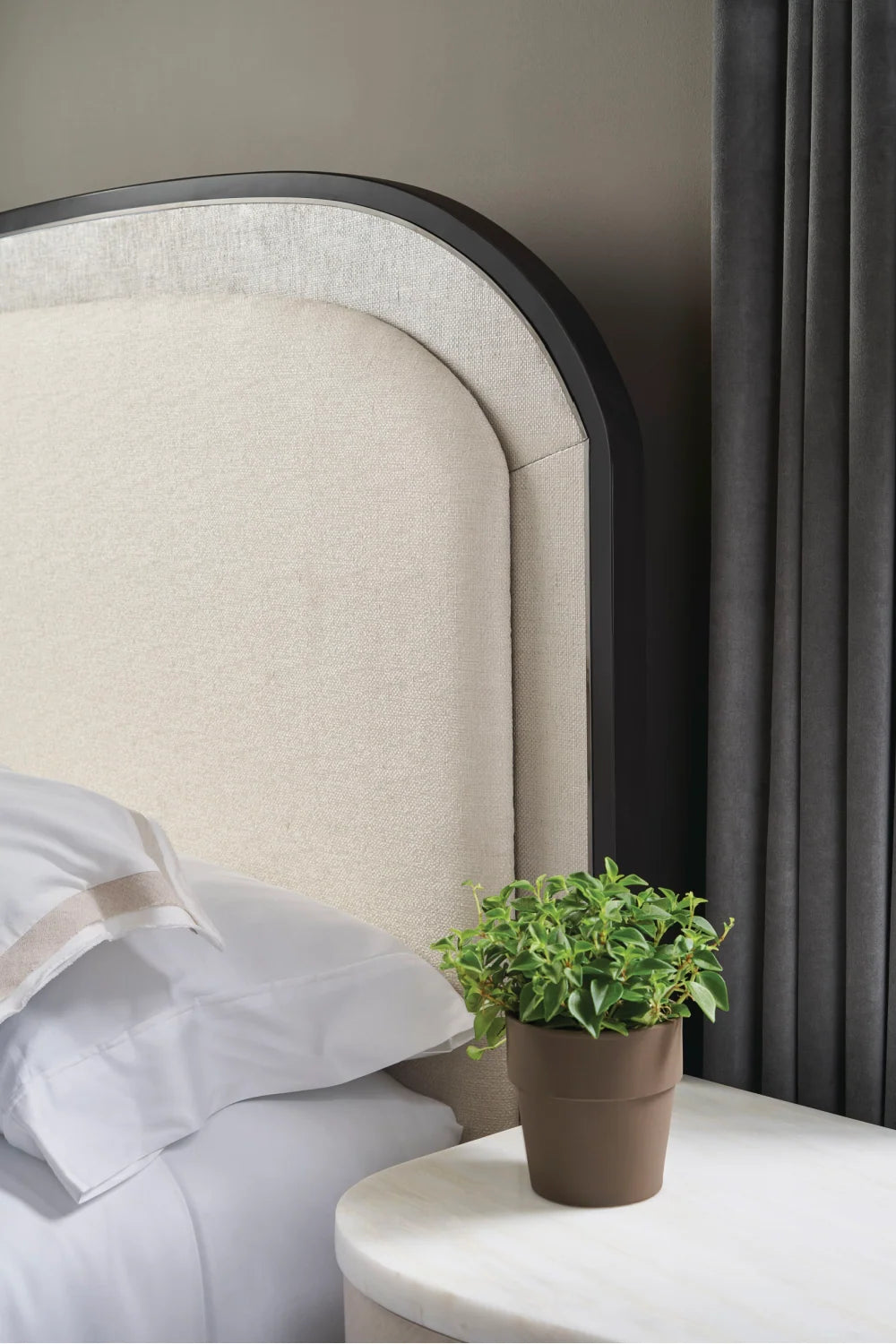 Luxury Modern Arched Upholstered Bed European Style for Villa