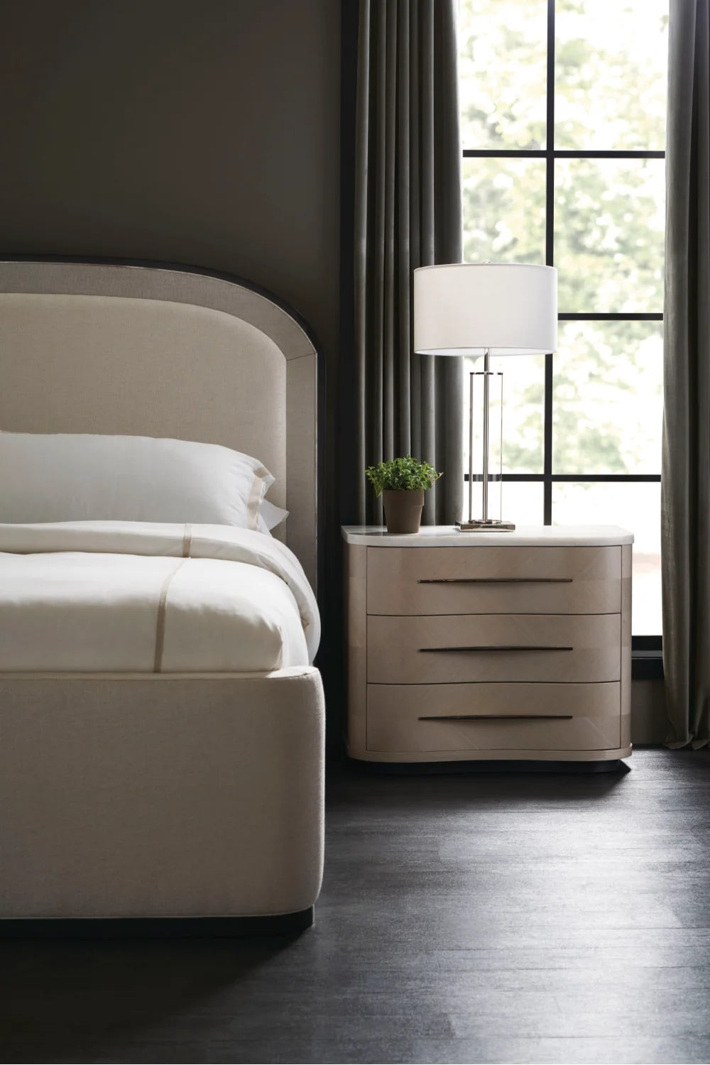 Luxury Modern Arched Upholstered Bed European Style for Villa