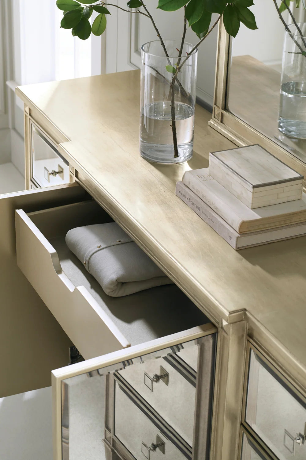 Luxury Modern Bevelled Mirror Dresser European Style for Villa