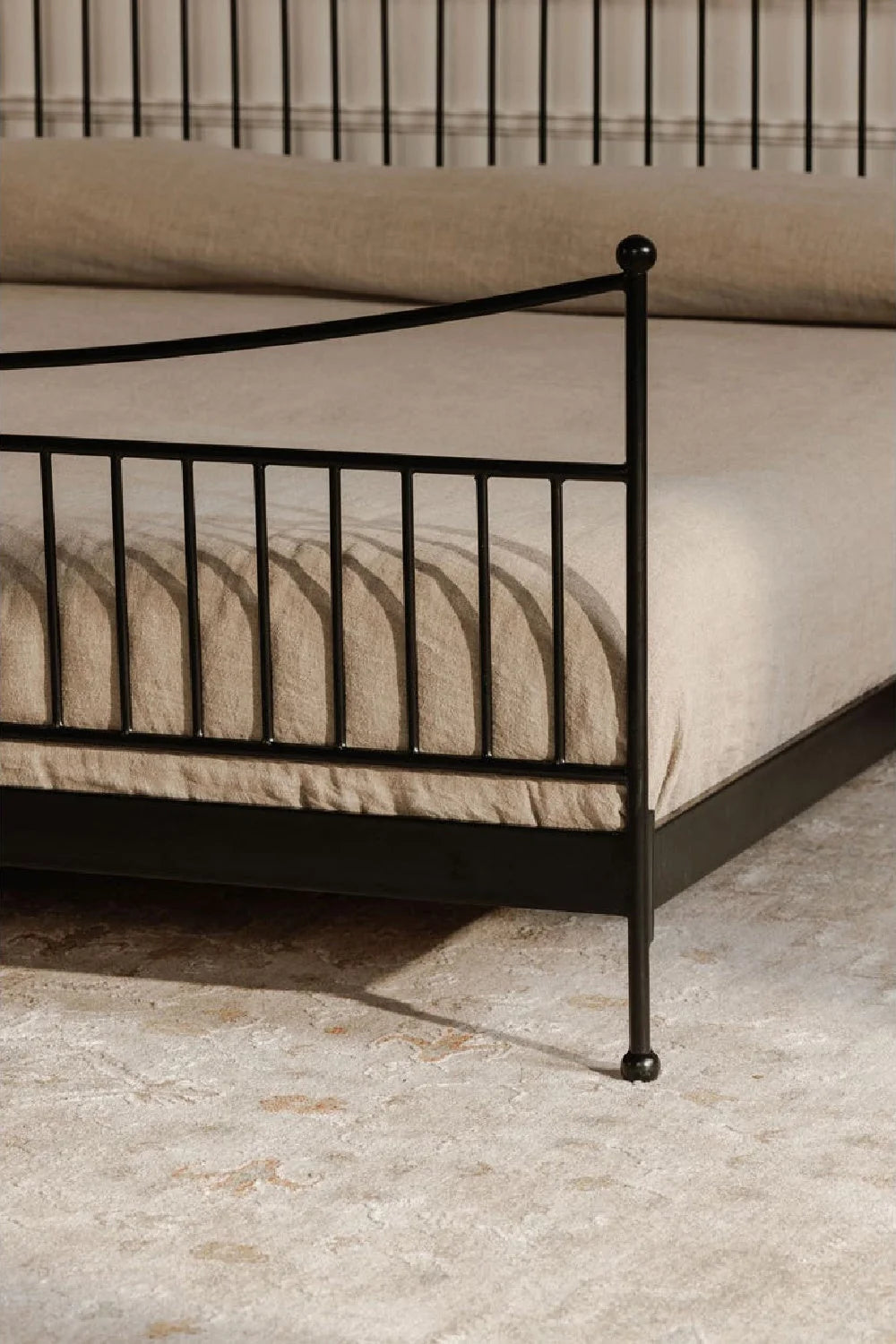 Luxury Modern Black Iron Bed European Style for Villa