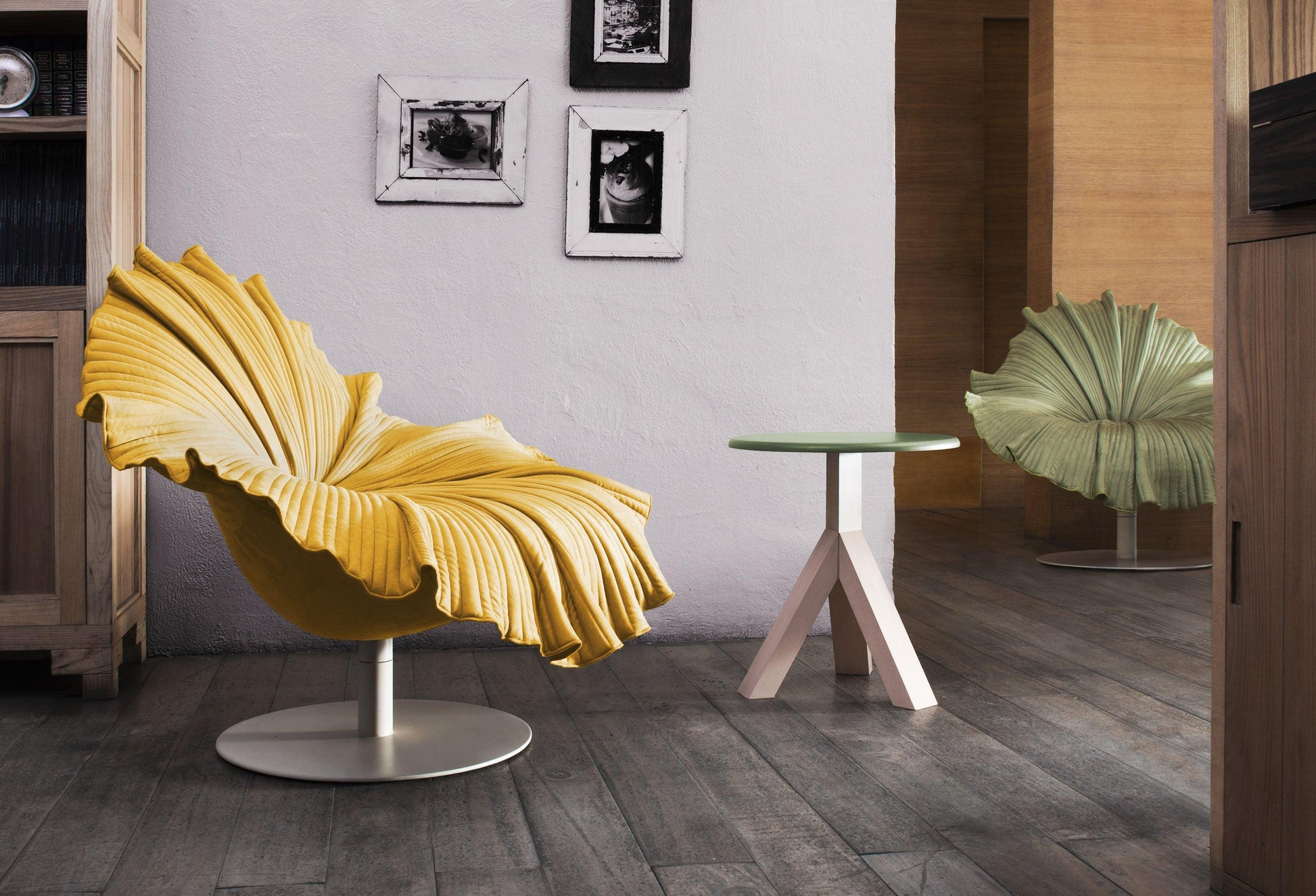 Luxury Modern Bloom Swivel Chair European Style for Villa