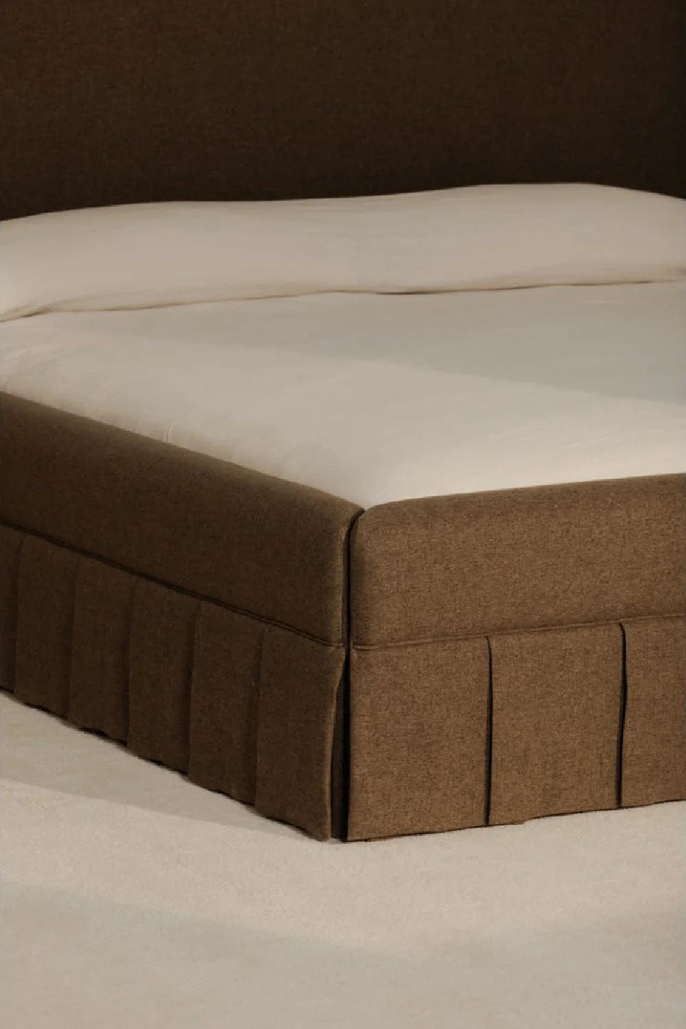 Luxury Modern Box Pleated Fabric Bed European Style for Villa