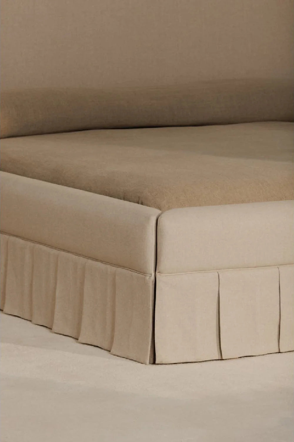 Luxury Modern Box Pleated Fabric Bed European Style for Villa