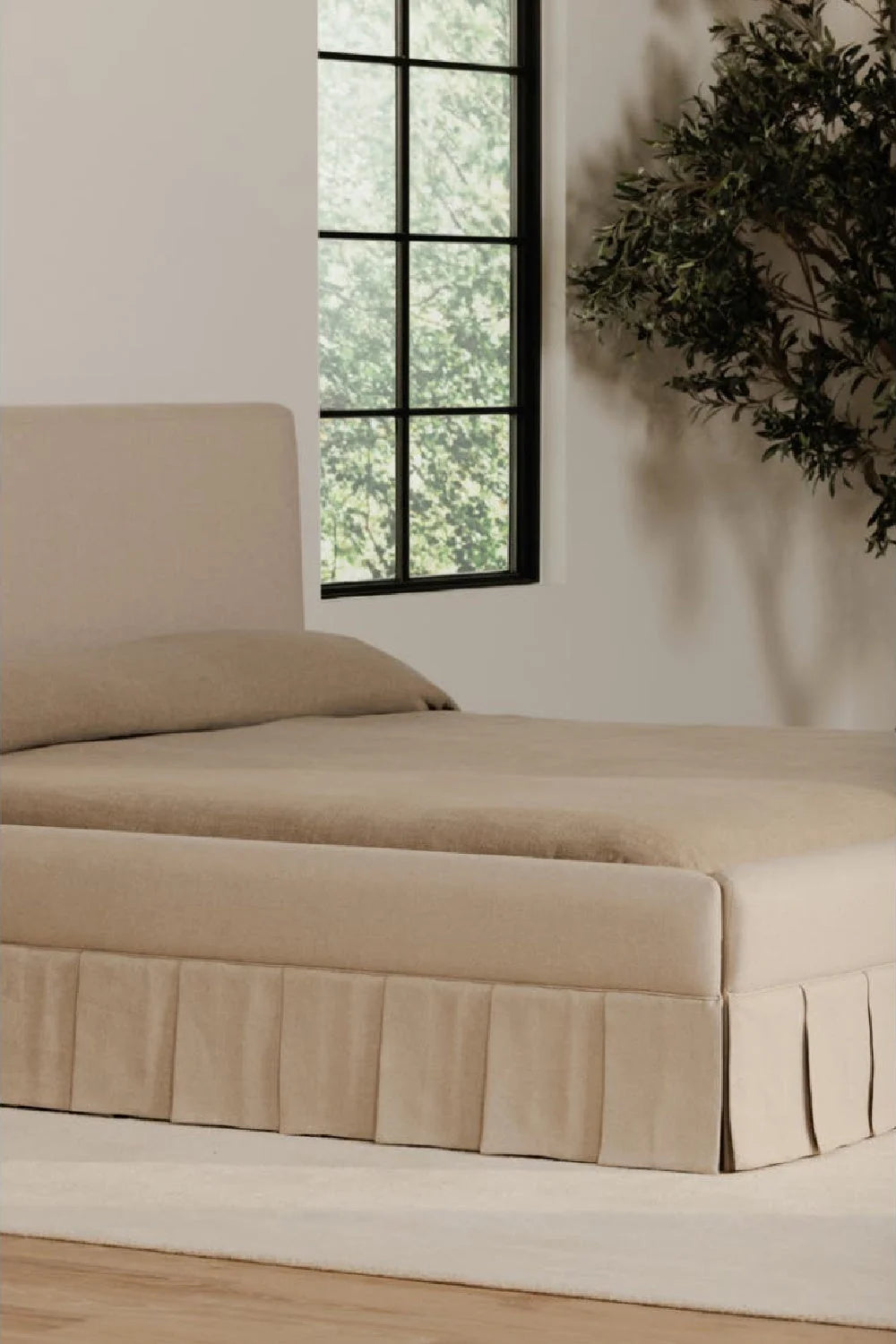 Luxury Modern Box Pleated Fabric Bed European Style for Villa