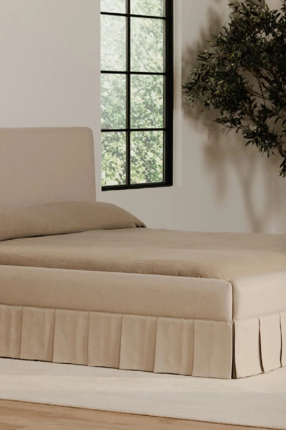 Luxury Modern Box Pleated Fabric Bed European Style for Villa