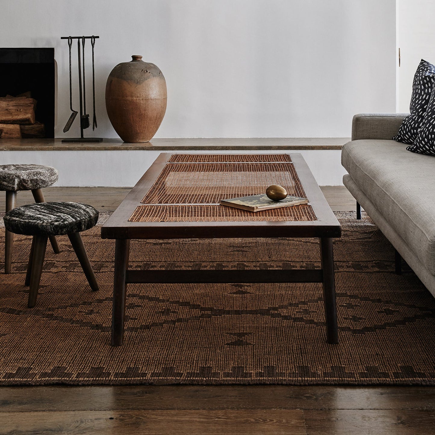 Luxury Modern Chandigarh Daybed Coffee Table European Style for Villa