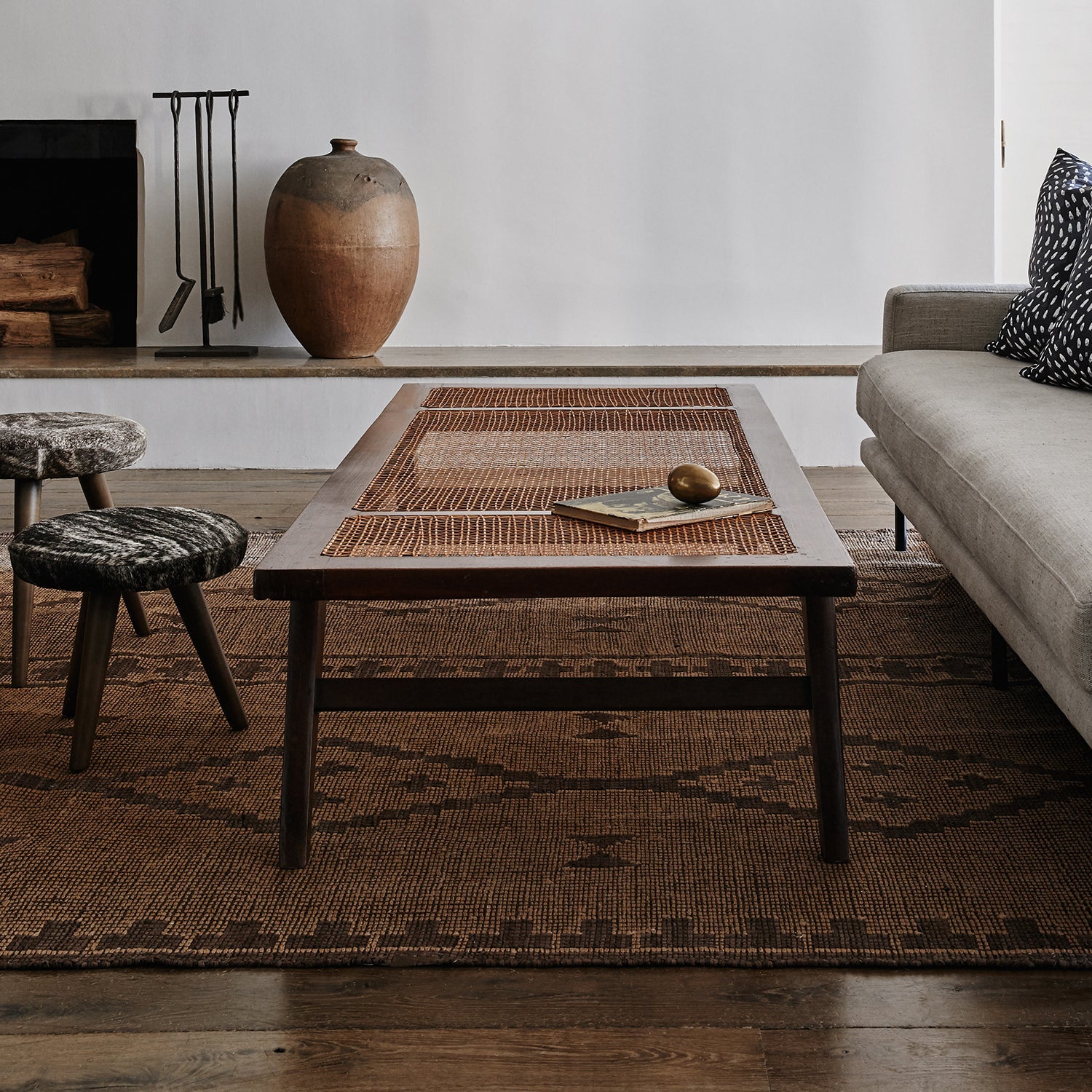 Luxury Modern Chandigarh Daybed Coffee Table European Style for Villa