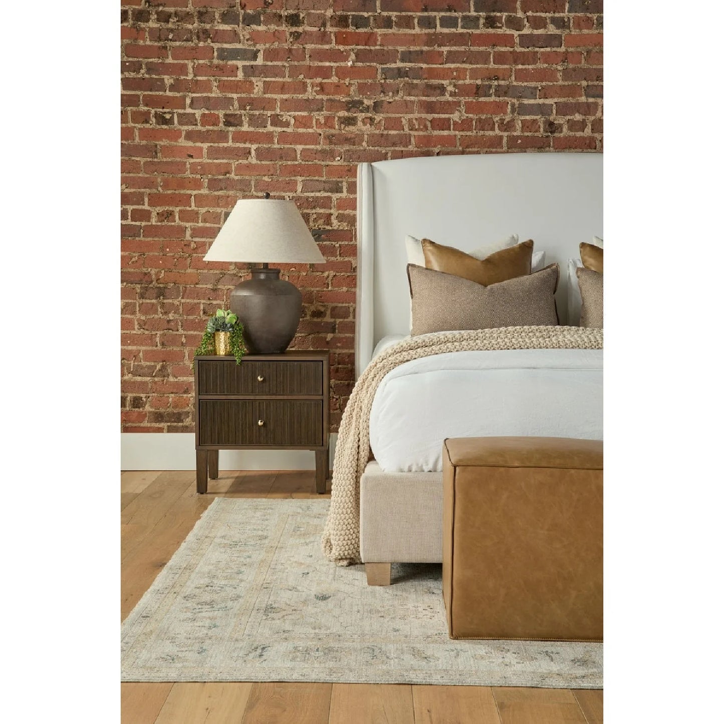 Luxury Modern Highland 2-Drawer Oak Nightstand European Style for Villa