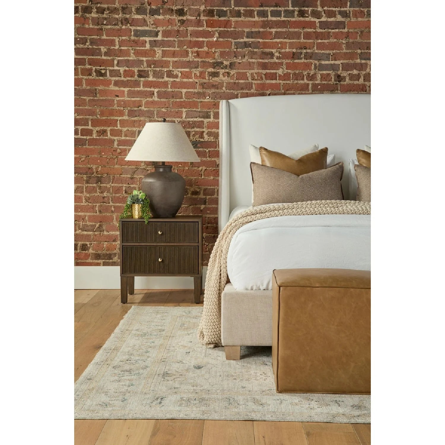 Luxury Modern Highland 2-Drawer Oak Nightstand European Style for Villa