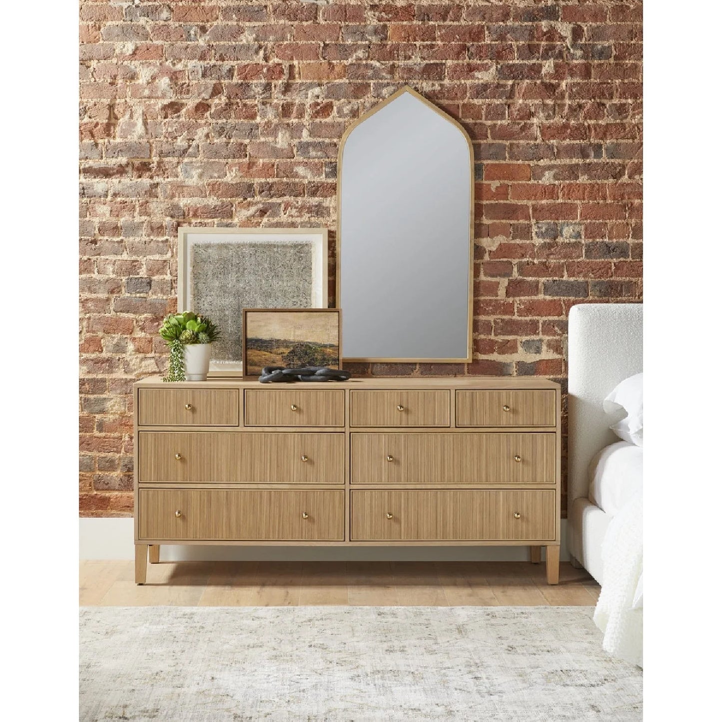 Luxury Modern Highland Oak 8-Drawer Dresser European Style for Villa