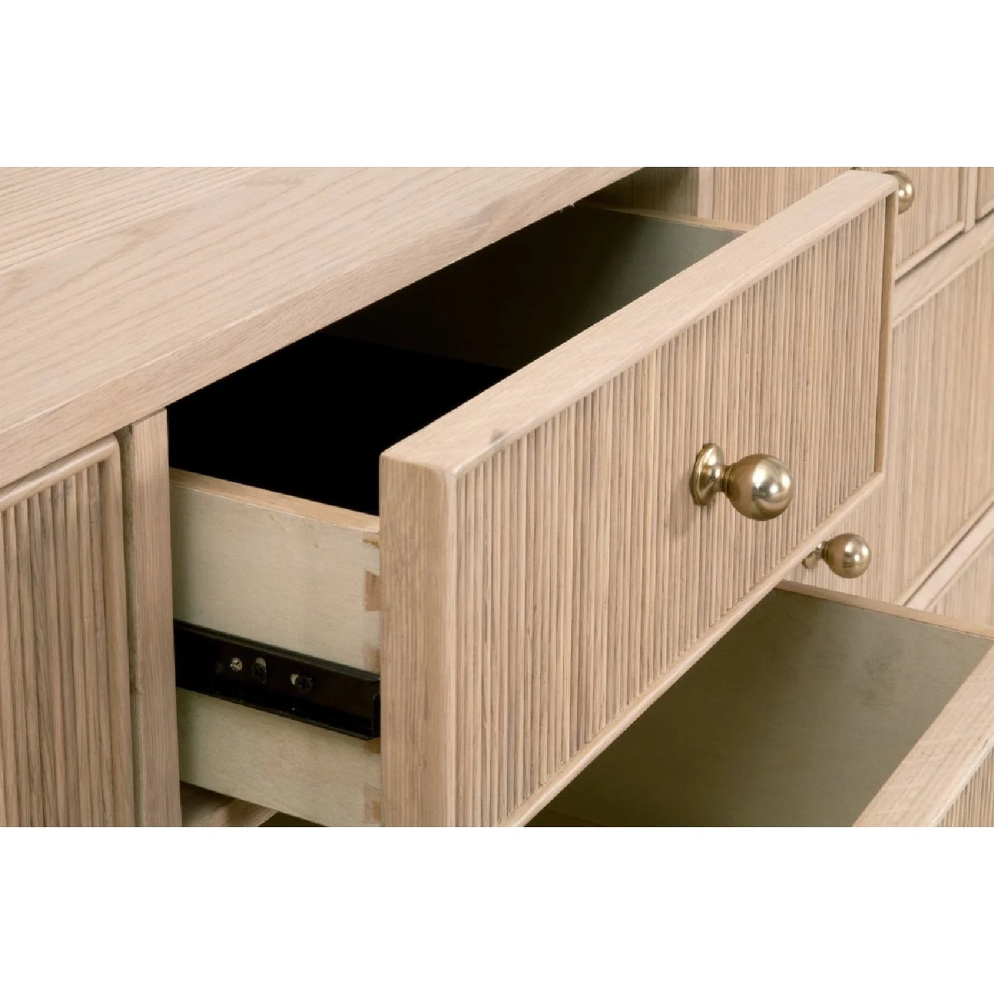 Luxury Modern Highland Oak 8-Drawer Dresser European Style for Villa