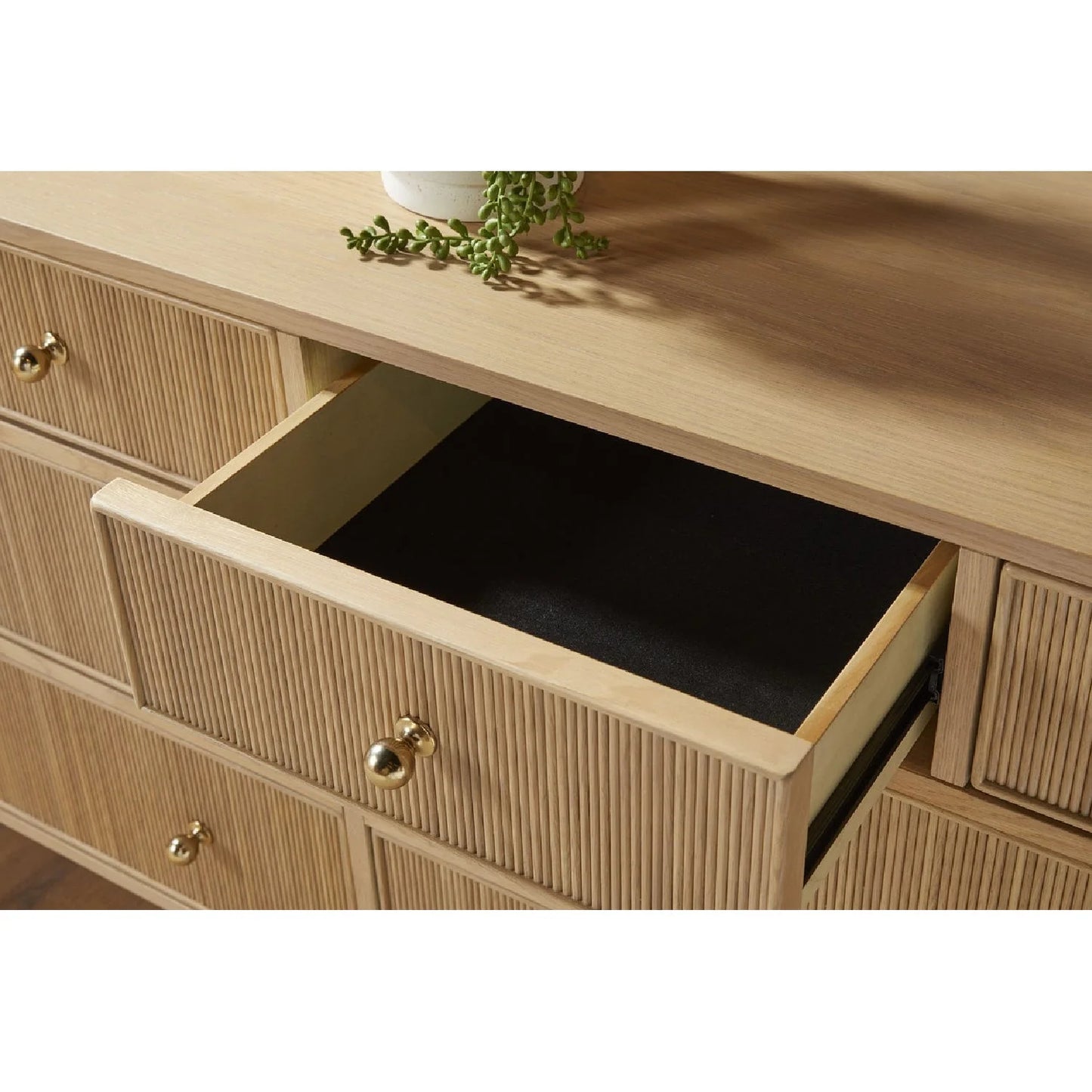 Luxury Modern Highland Oak 8-Drawer Dresser European Style for Villa