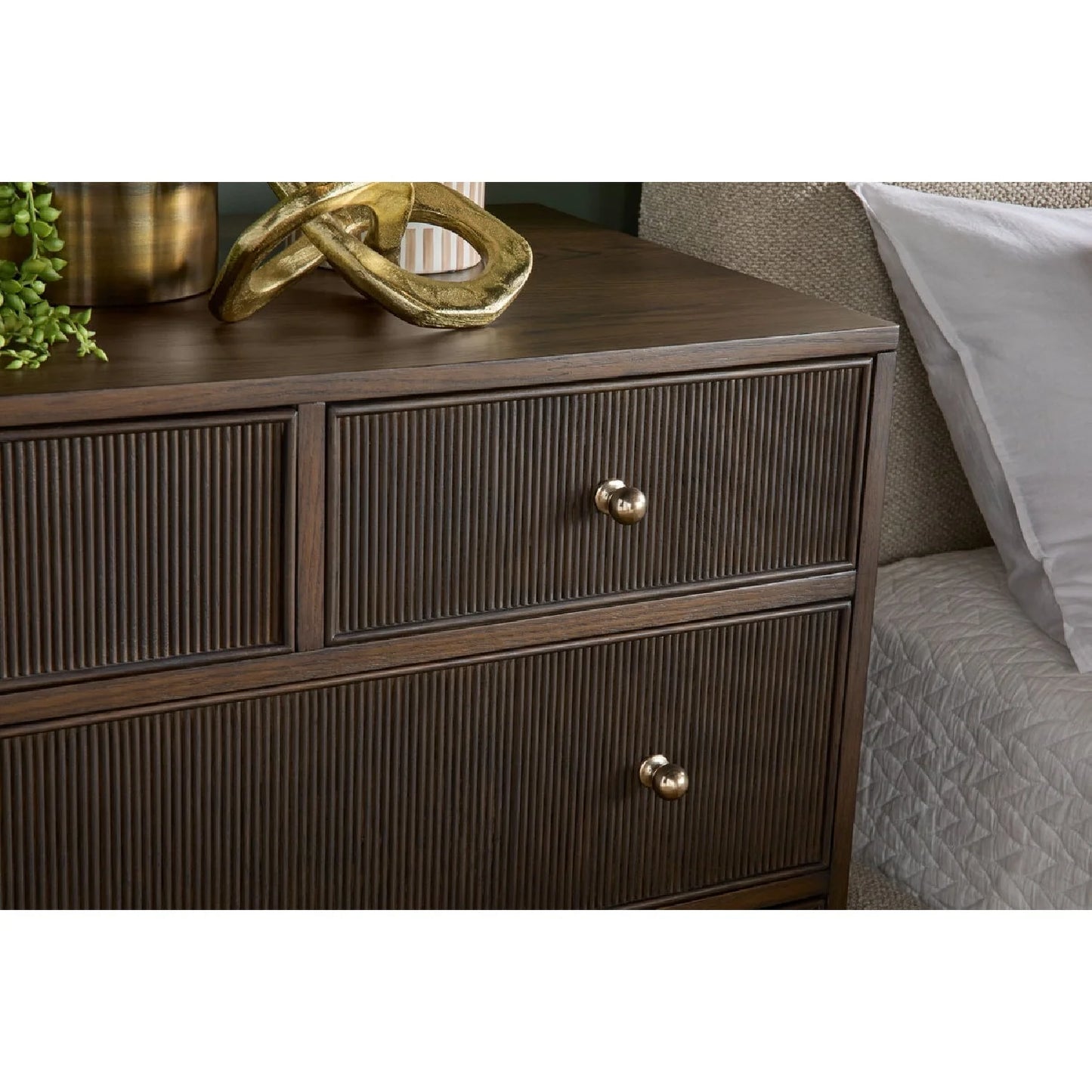 Luxury Modern Highland Oak 8-Drawer Dresser European Style for Villa
