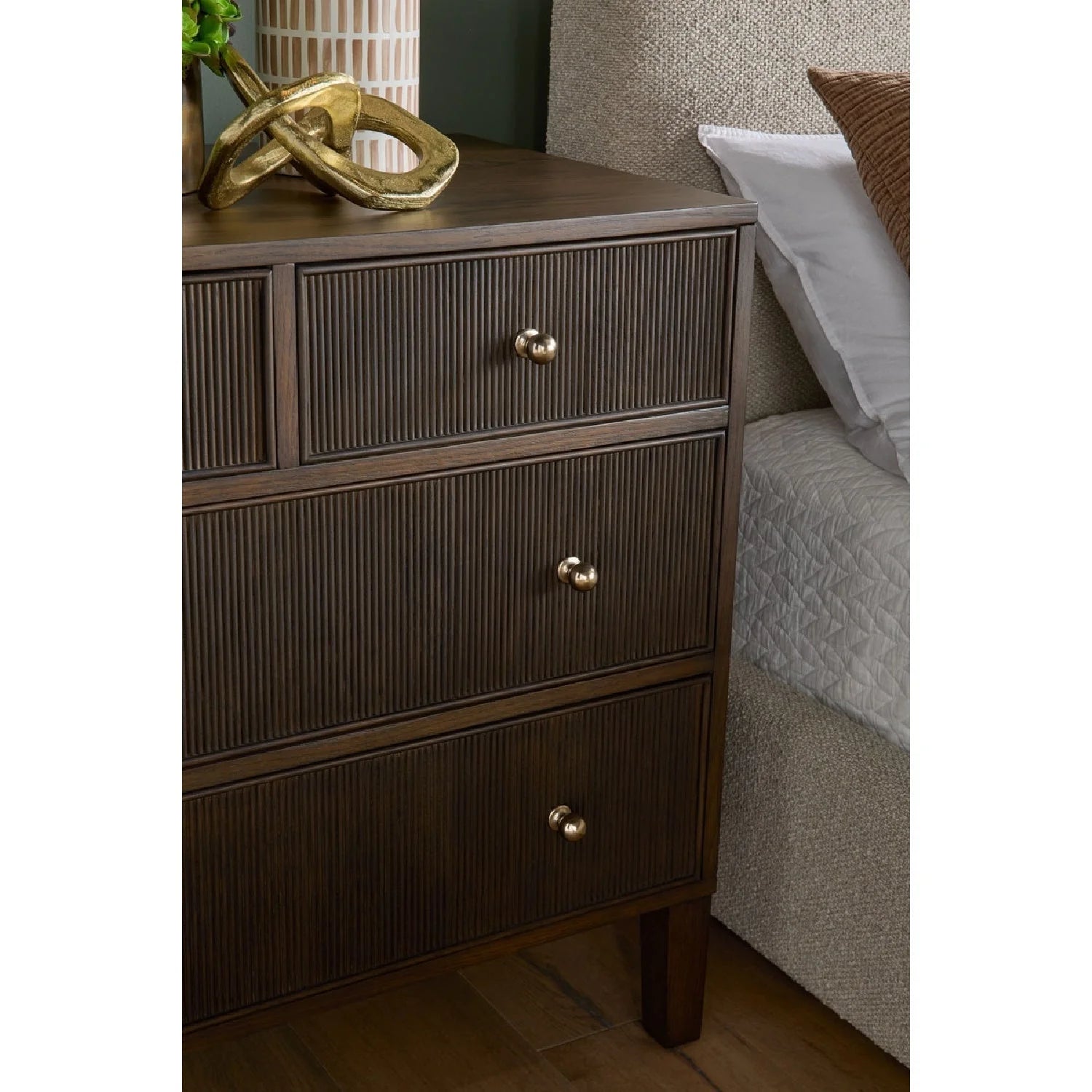 Luxury Modern Highland Oak 8-Drawer Dresser European Style for Villa