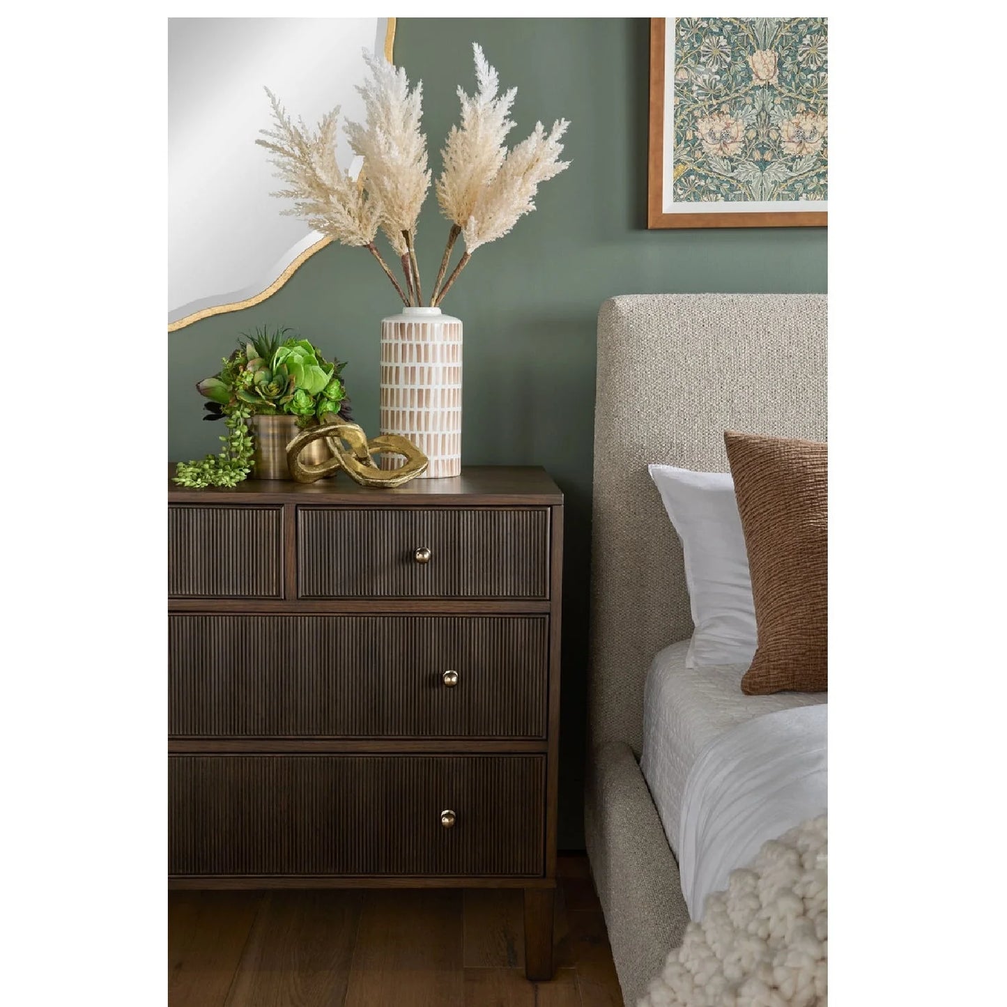 Luxury Modern Highland Oak 8-Drawer Dresser European Style for Villa