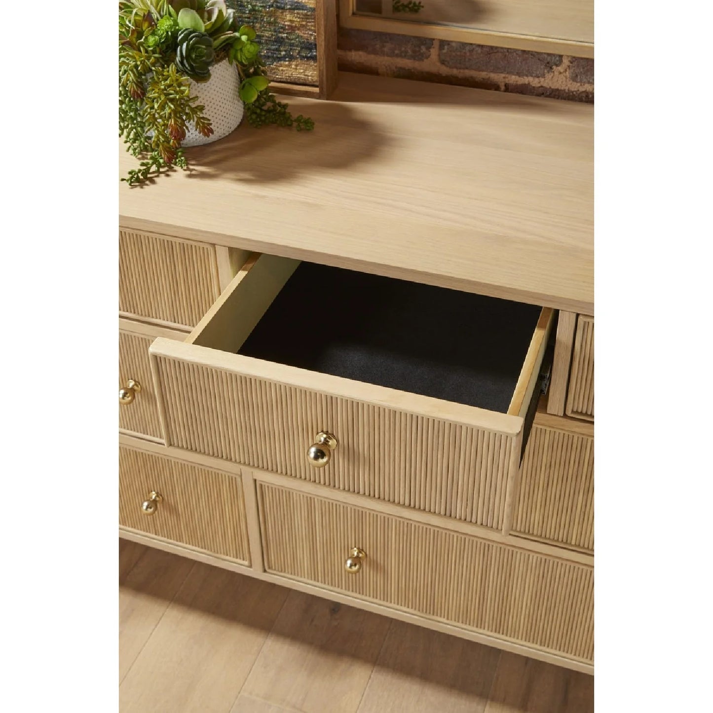 Luxury Modern Highland Oak 8-Drawer Dresser European Style for Villa