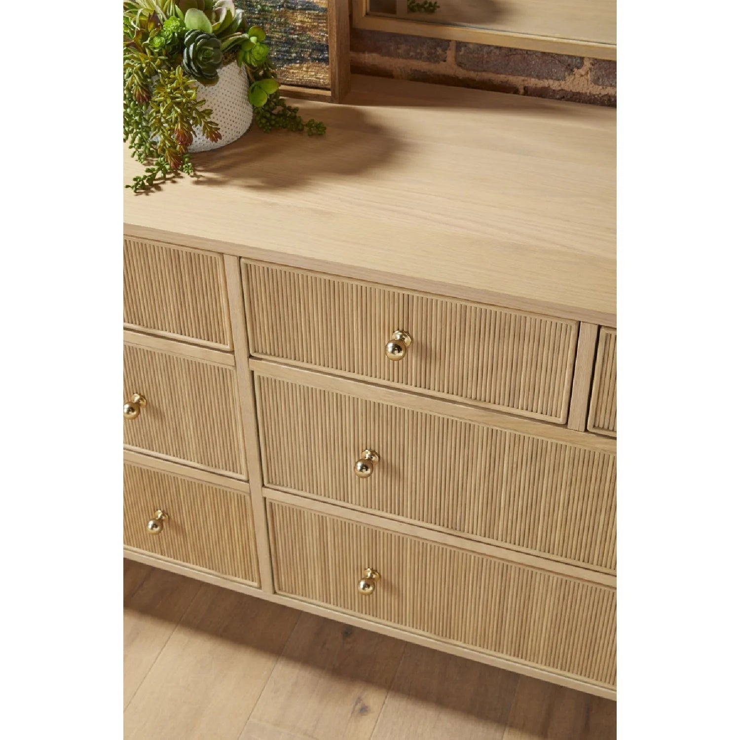 Luxury Modern Highland Oak 8-Drawer Dresser European Style for Villa