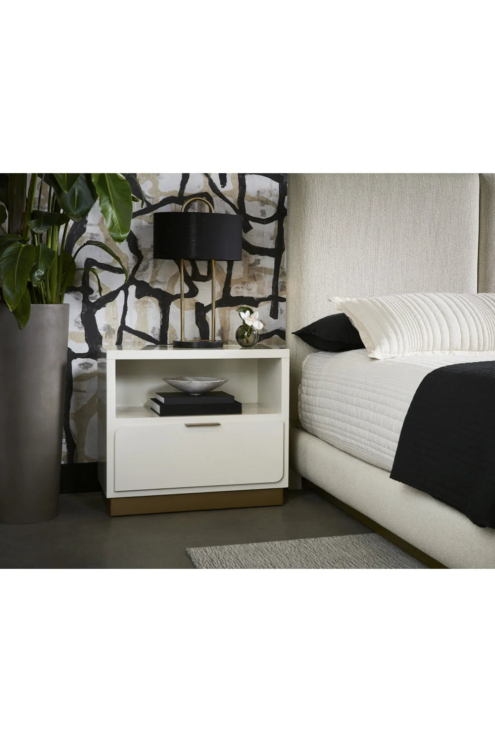 Luxury Modern Jenkins Lacquer Nightstand European Style for Villa