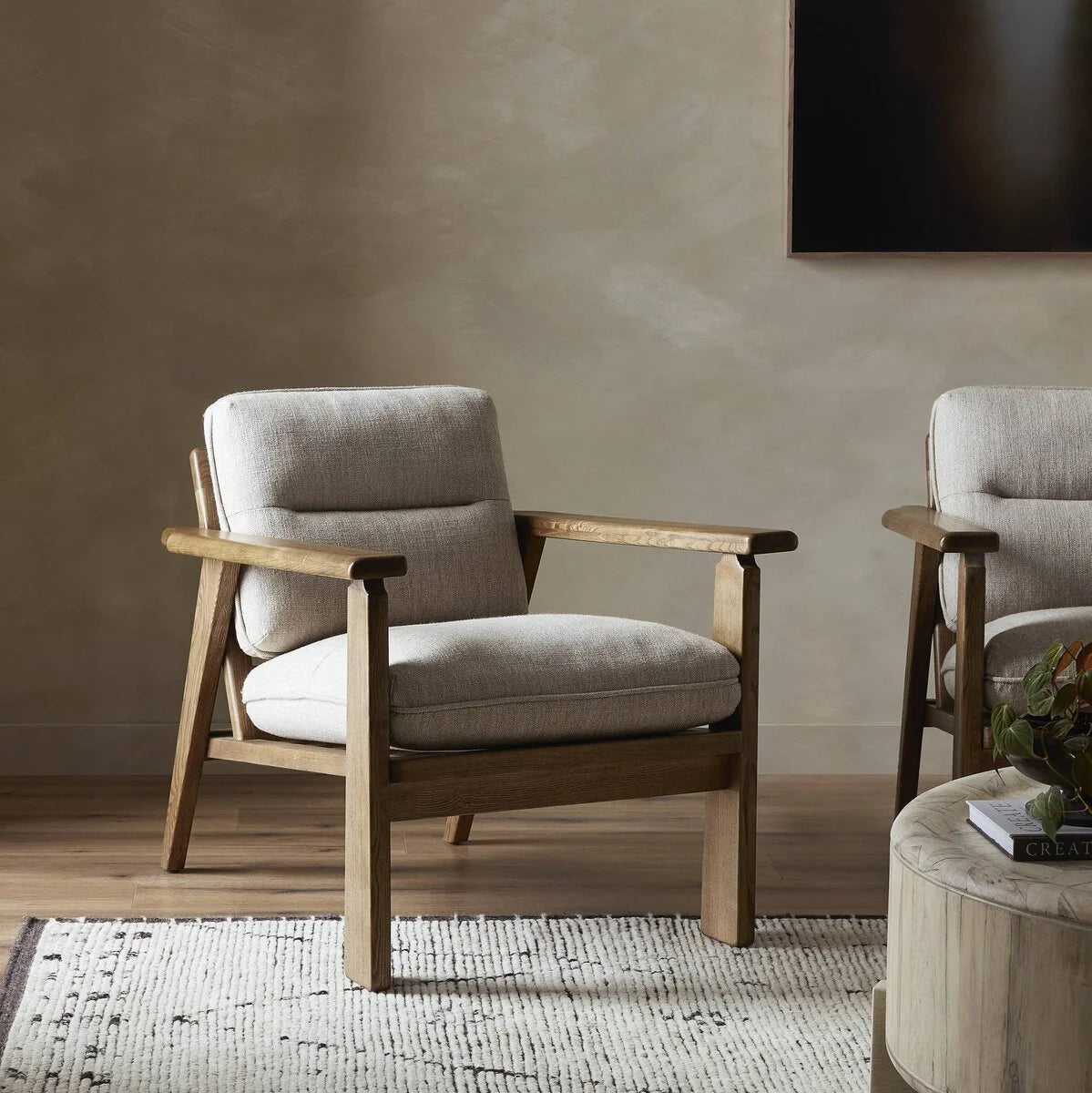 Luxury Modern Jones Accent Chair European Style for Villa