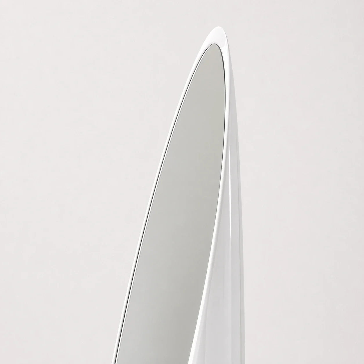 Luxury Modern Lipstick Floor Mirror European Style for Villa