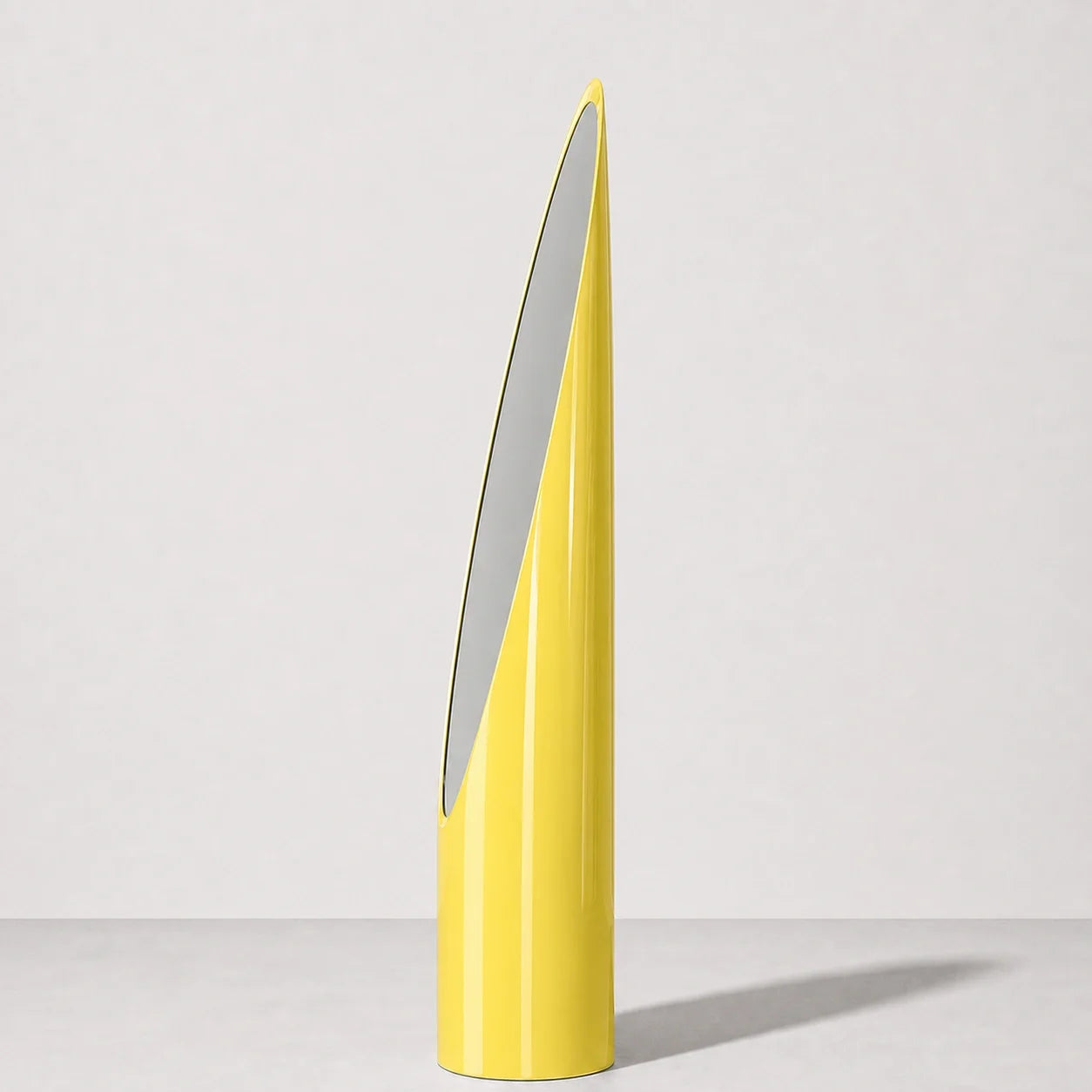 Luxury Modern Lipstick Yellow Mirror European Style for Villa