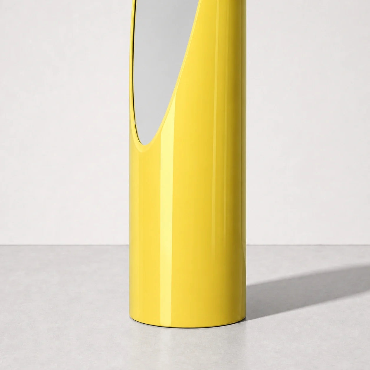 Luxury Modern Lipstick Yellow Mirror European Style for Villa