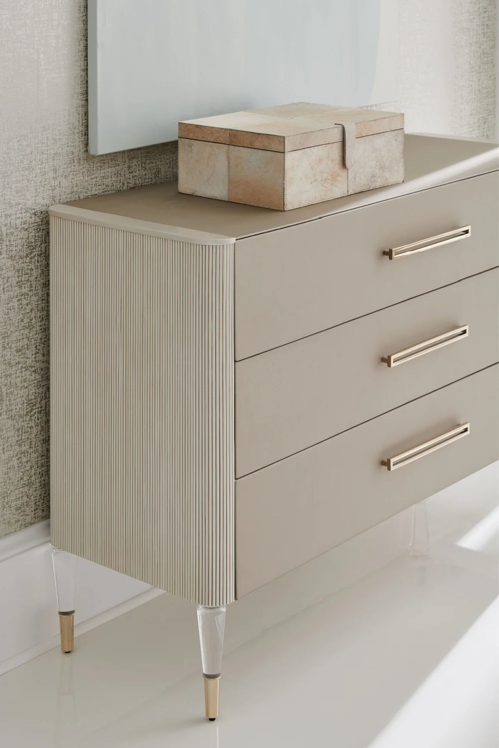 Luxury Modern Matte Pearl 3 Drawer Dresser European Style for Villa