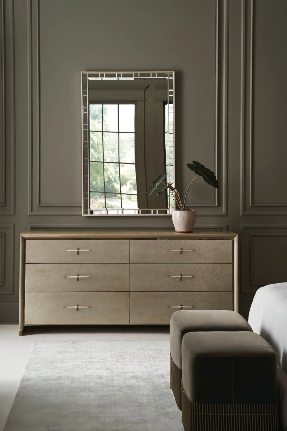 Luxury Modern Metallic Leaf Dresser European Style for Villa