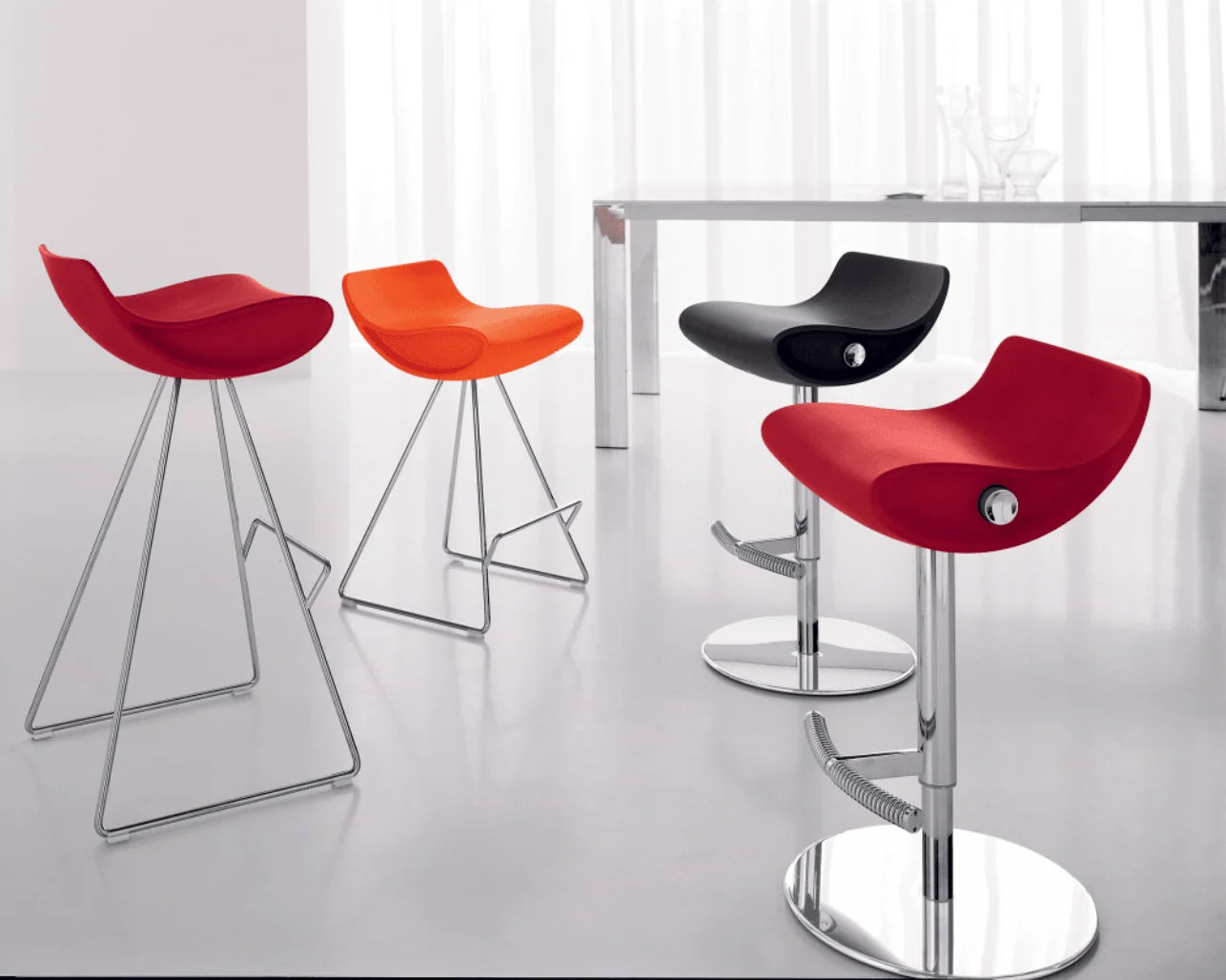 Luxury Modern Momo Swivel Stool European Style for Villa