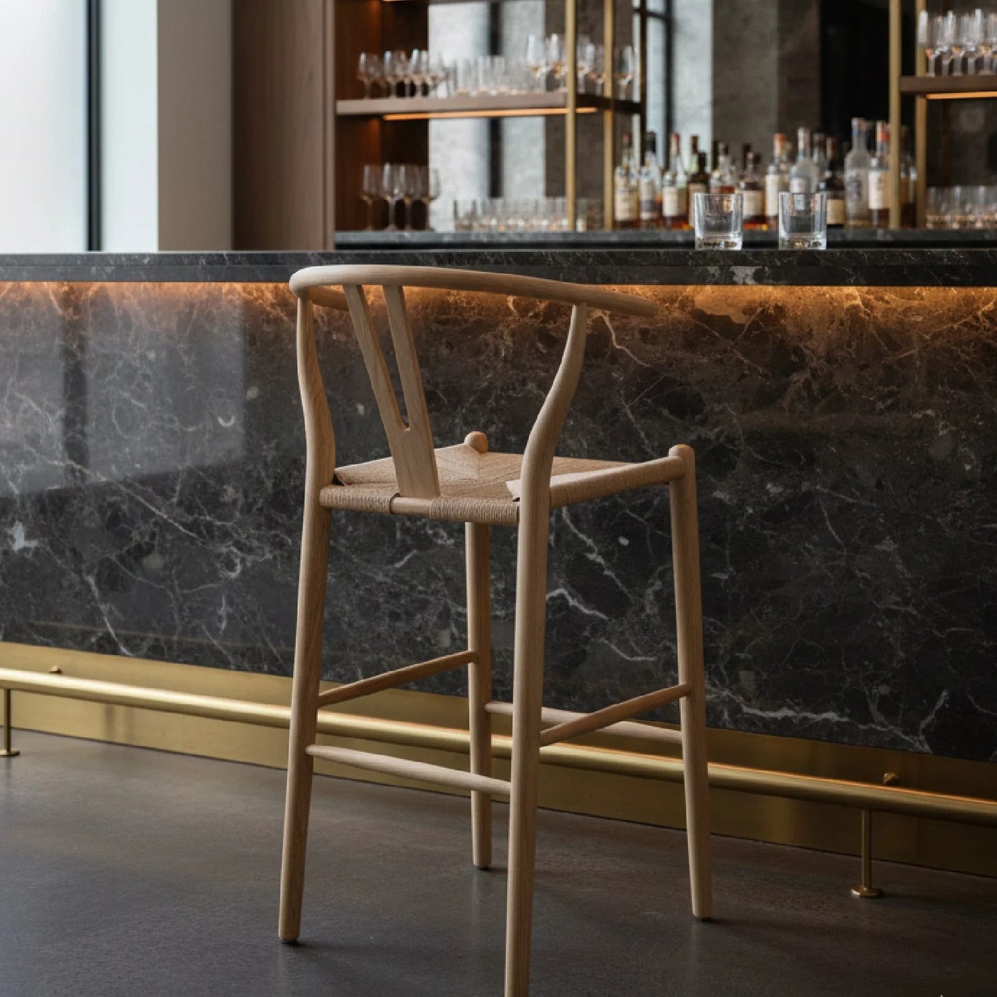 Luxury Modern Natural Elm Counter Stool European Style for Villa