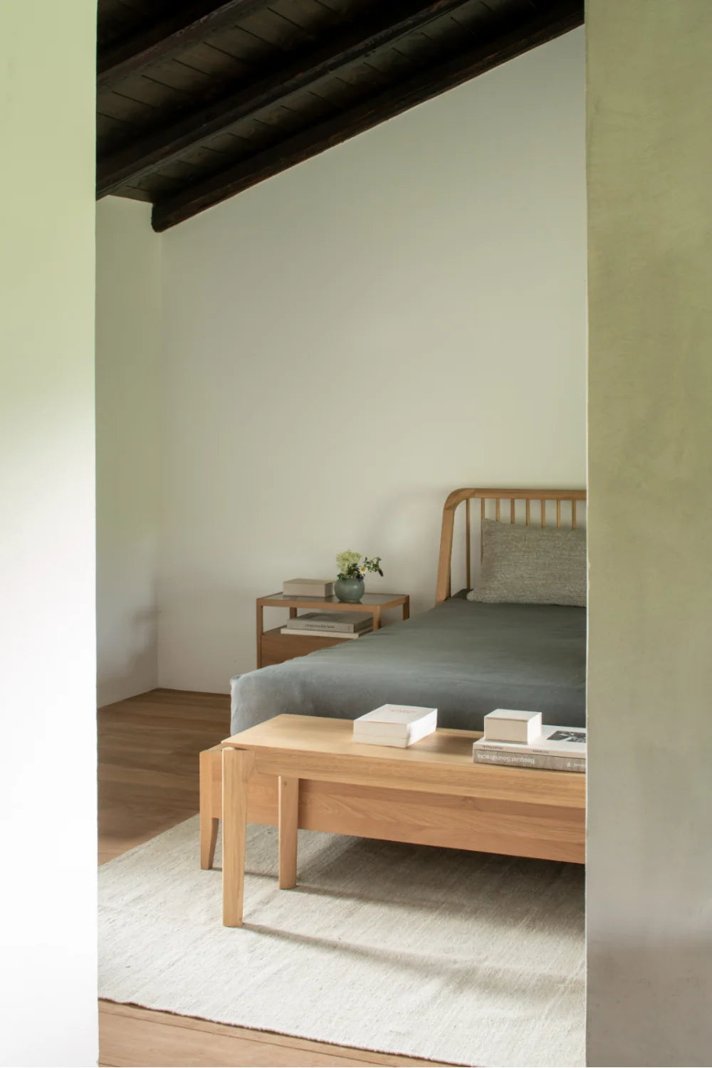 Luxury Modern Natural Oak Bed European Style for Villa