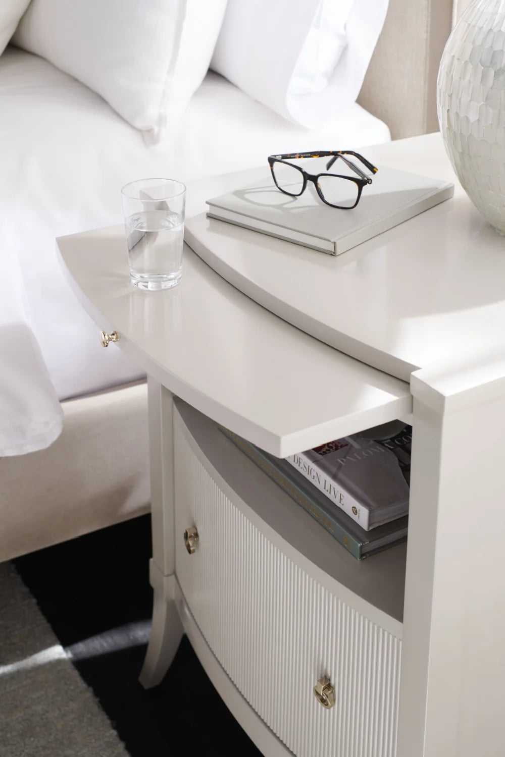 Luxury Modern New Love Nightstand European Style for Villa