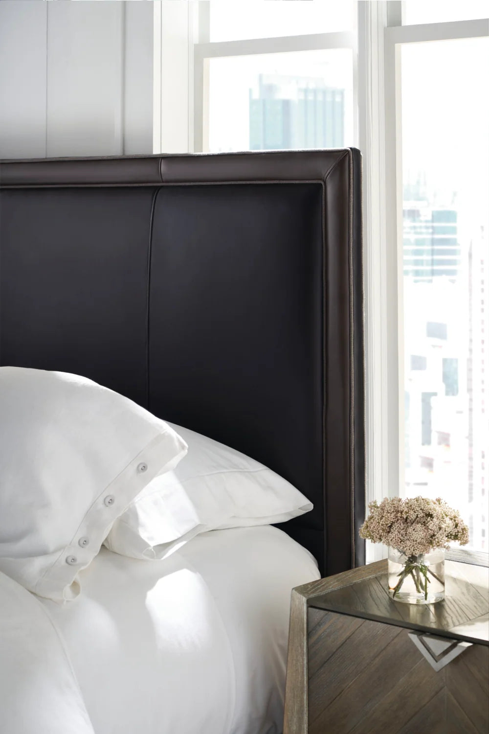 Luxury Modern New Love Nightstand European Style for Villa