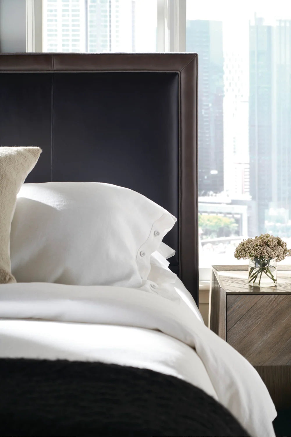 Luxury Modern New Love Nightstand European Style for Villa