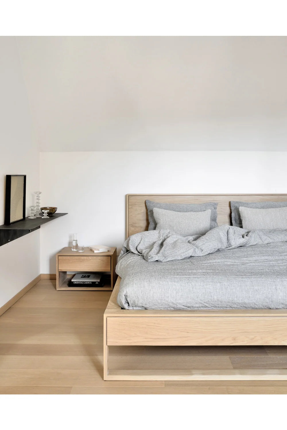 Luxury Modern Nordic Nightstand European Style for Villa