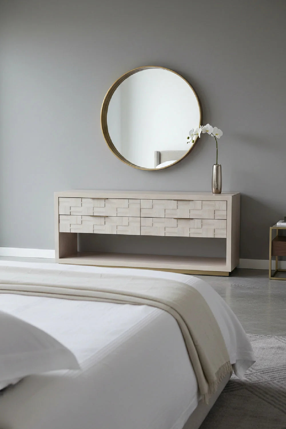 Luxury Modern Oak Wood Tile 4-Drawer Dresser European Style for Villa