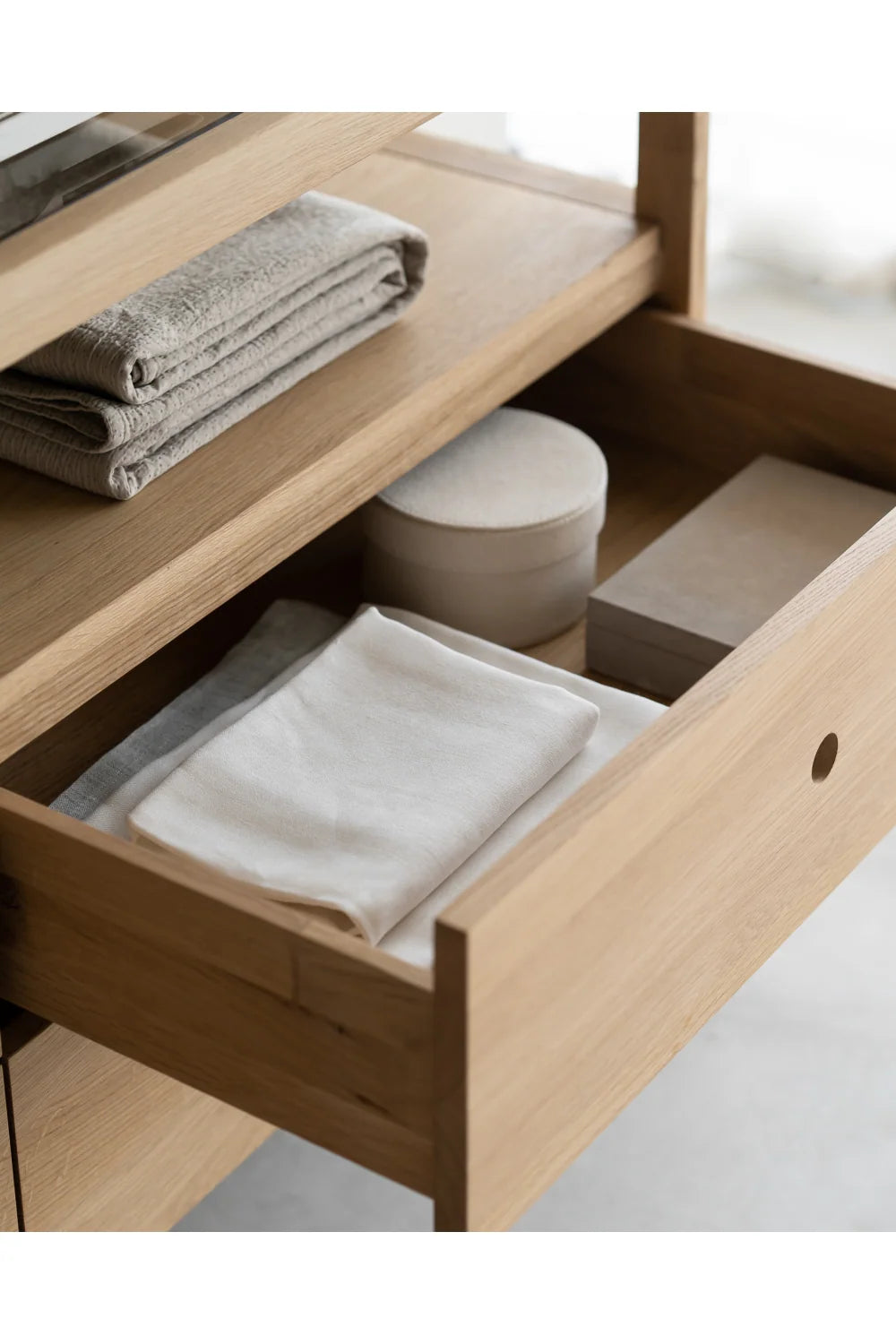 Luxury Modern Oiled Oak Dresser European Style for Villa
