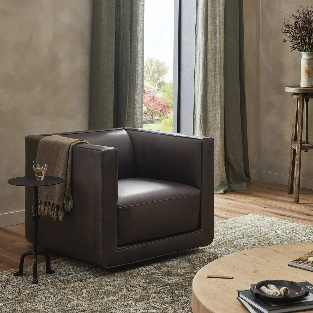 Luxury Modern Phillip Swivel Chair European Style for Villa