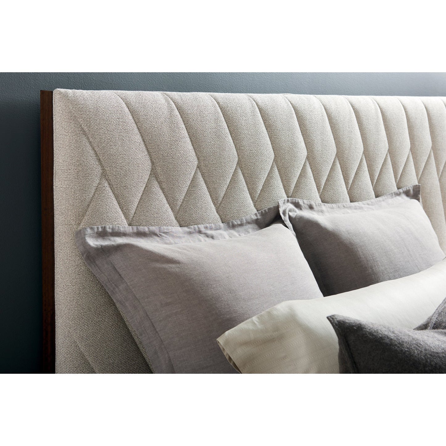 Luxury Modern Quilted Fabric Bed European Style for Villa