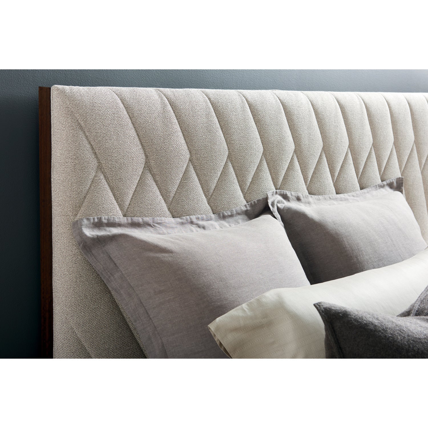 Luxury Modern Quilted Fabric Bed European Style for Villa