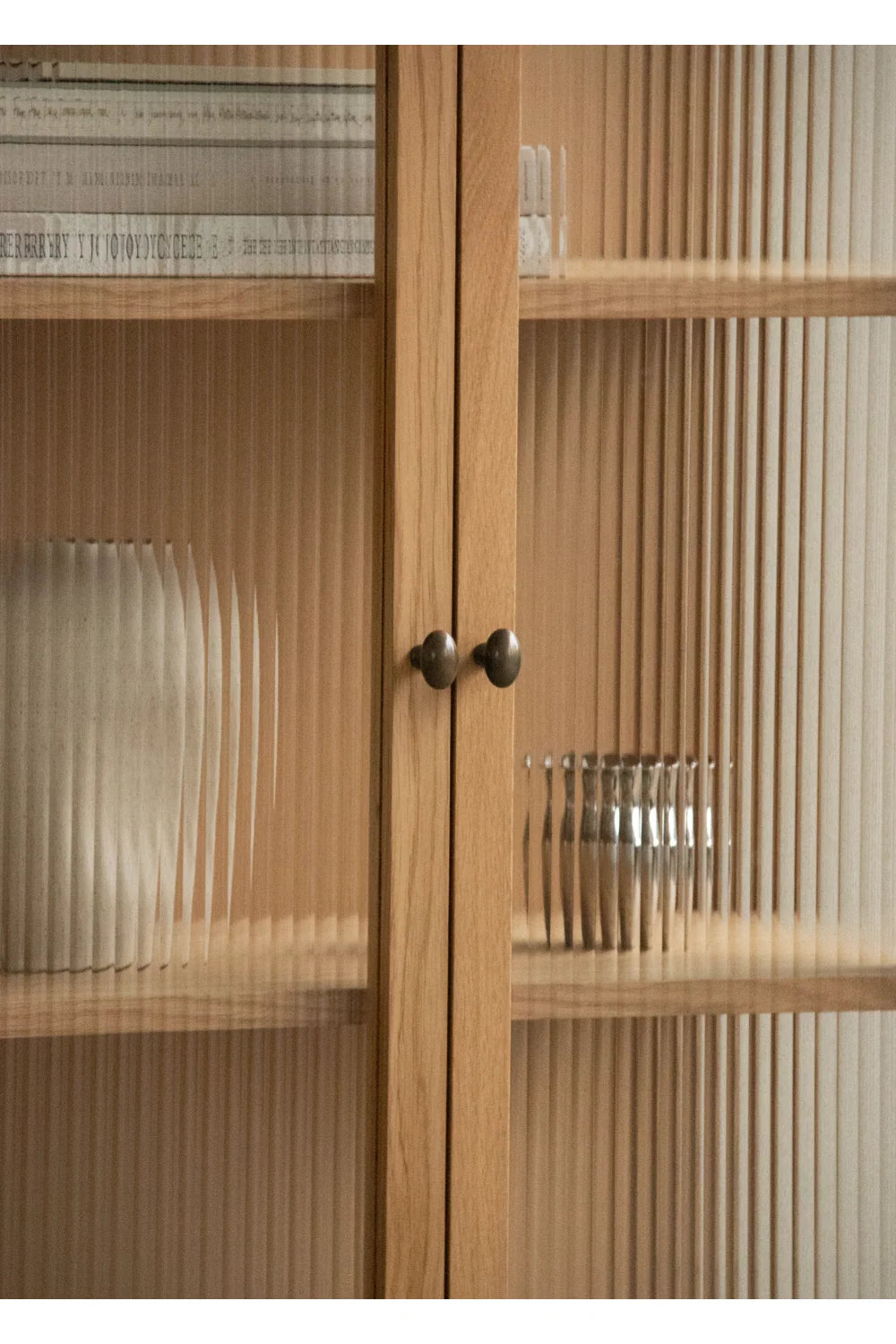 Luxury Modern Reeded Glass Cabinet European Style for Villa